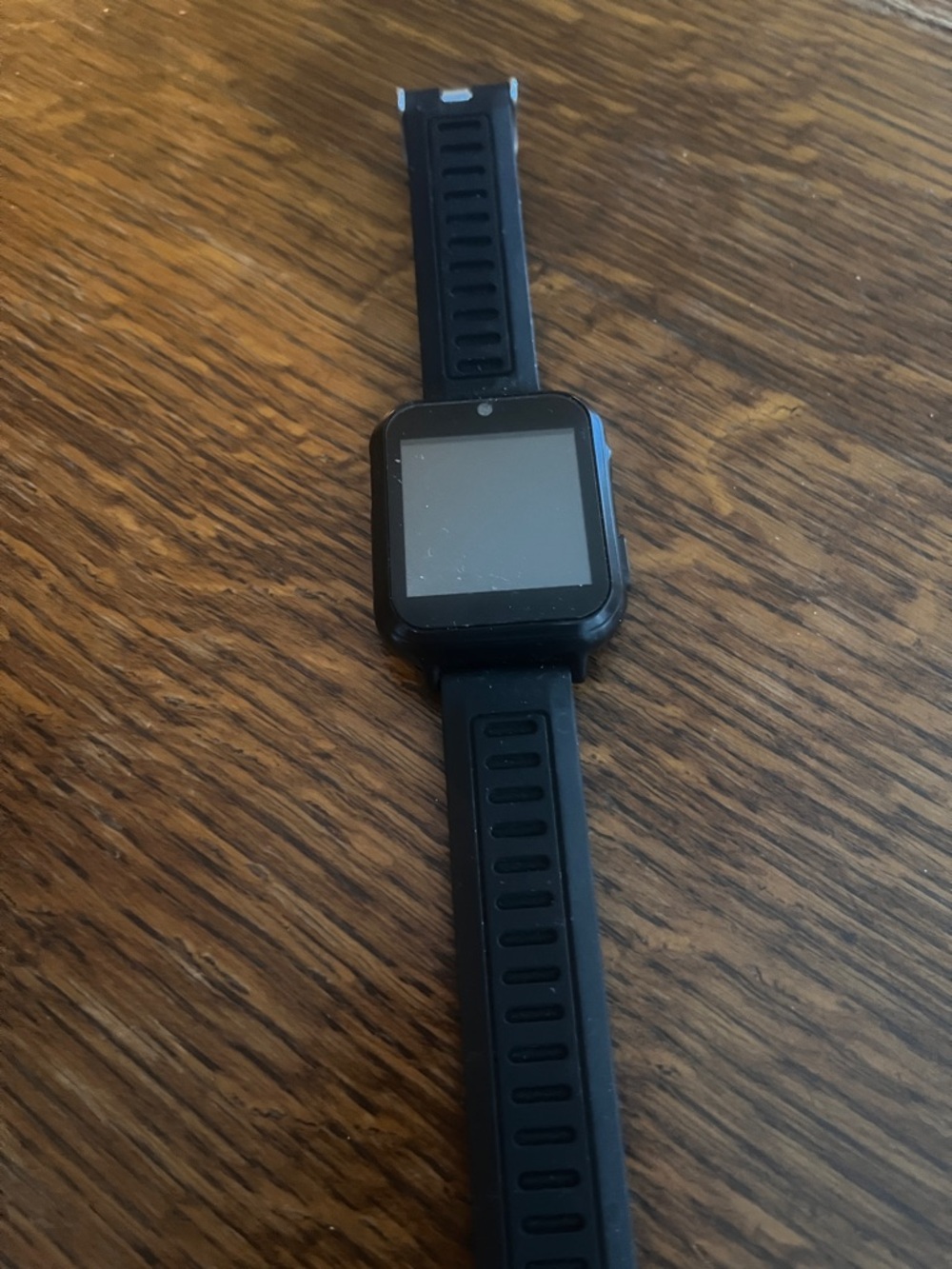 Sleek Black Smartwatch with Silicone Strap ? Working no charger